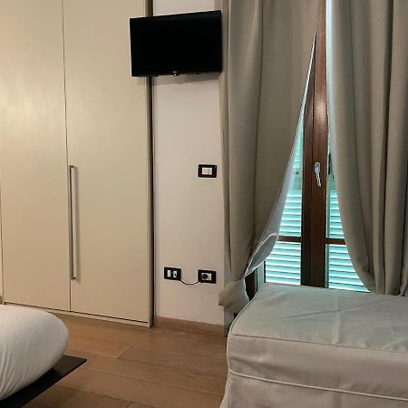 Elegante Camera Matrimoniale Con Balcone A 500 Mt Dal Mare Marina di Carrara Kültér fotó