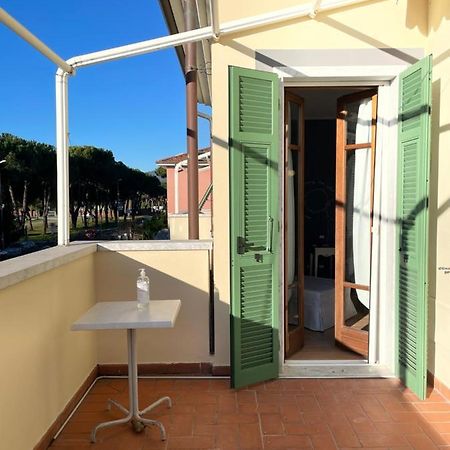 Elegante Camera Matrimoniale Con Balcone A 500 Mt Dal Mare Marina di Carrara Kültér fotó