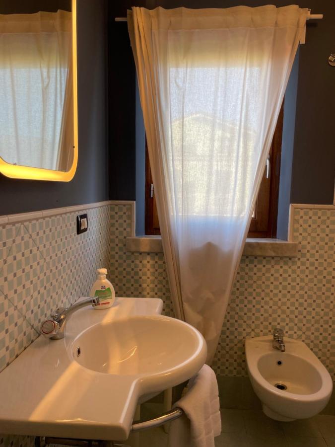 Elegante Camera Matrimoniale Con Balcone A 500 Mt Dal Mare Marina di Carrara Kültér fotó