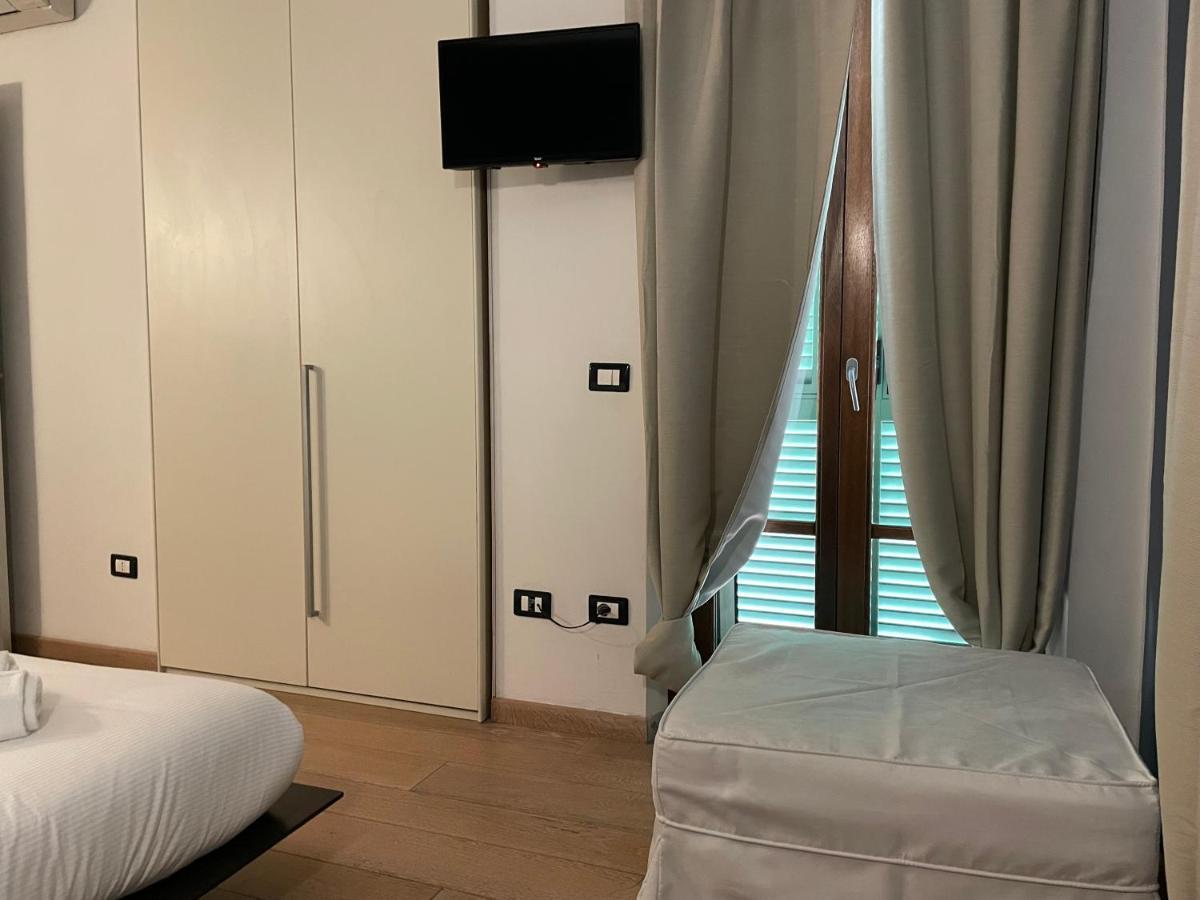 Elegante Camera Matrimoniale Con Balcone A 500 Mt Dal Mare Marina di Carrara Kültér fotó